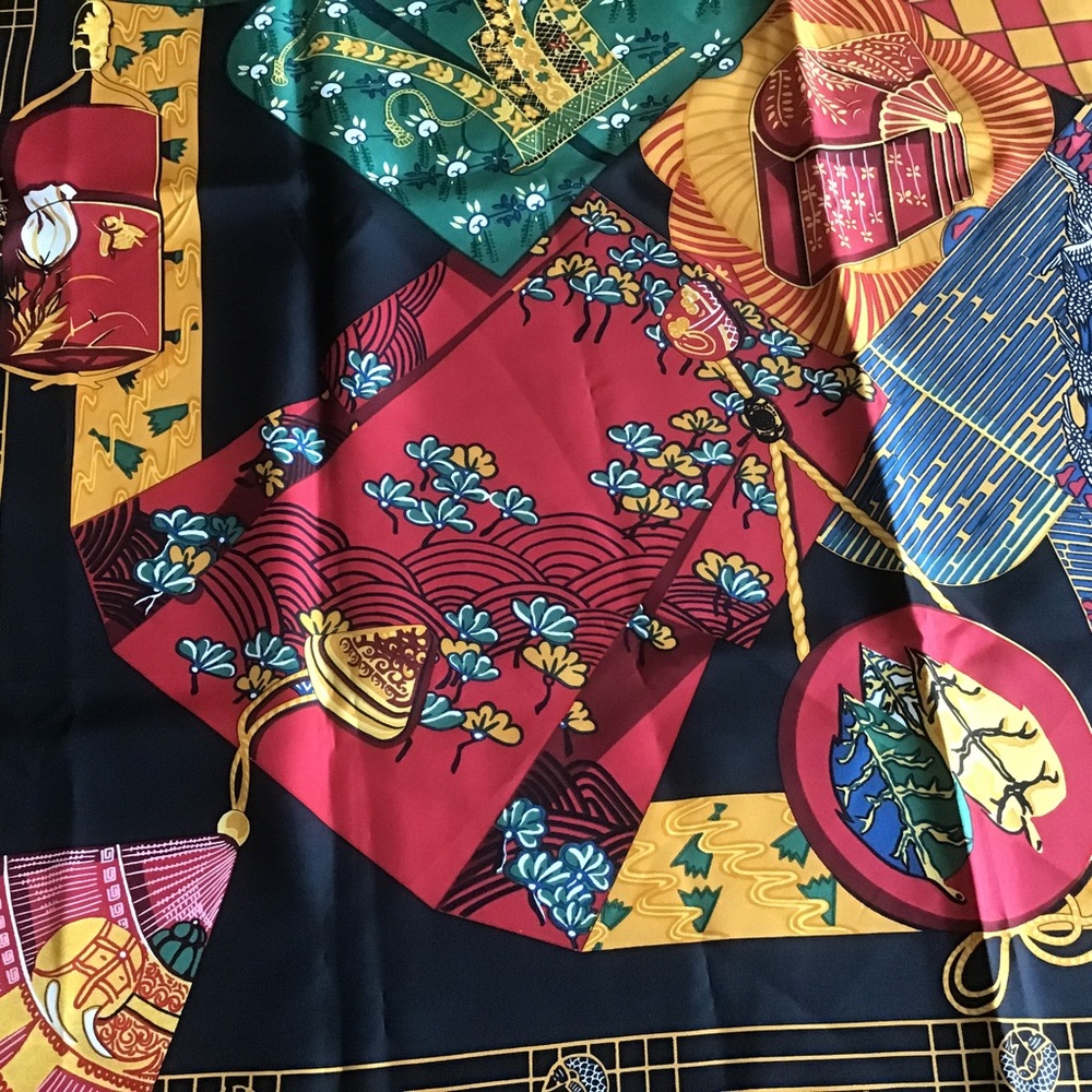 HERMES Kimonos et Inros Anne Faivre Black 90 Silk Scarf Asian Japanese RARE‎ - Picture 3 of 8